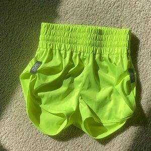 Tiger Friday boxys athletic dance short - highlighter